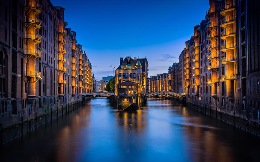 Canal de Hamburgo al anochecer